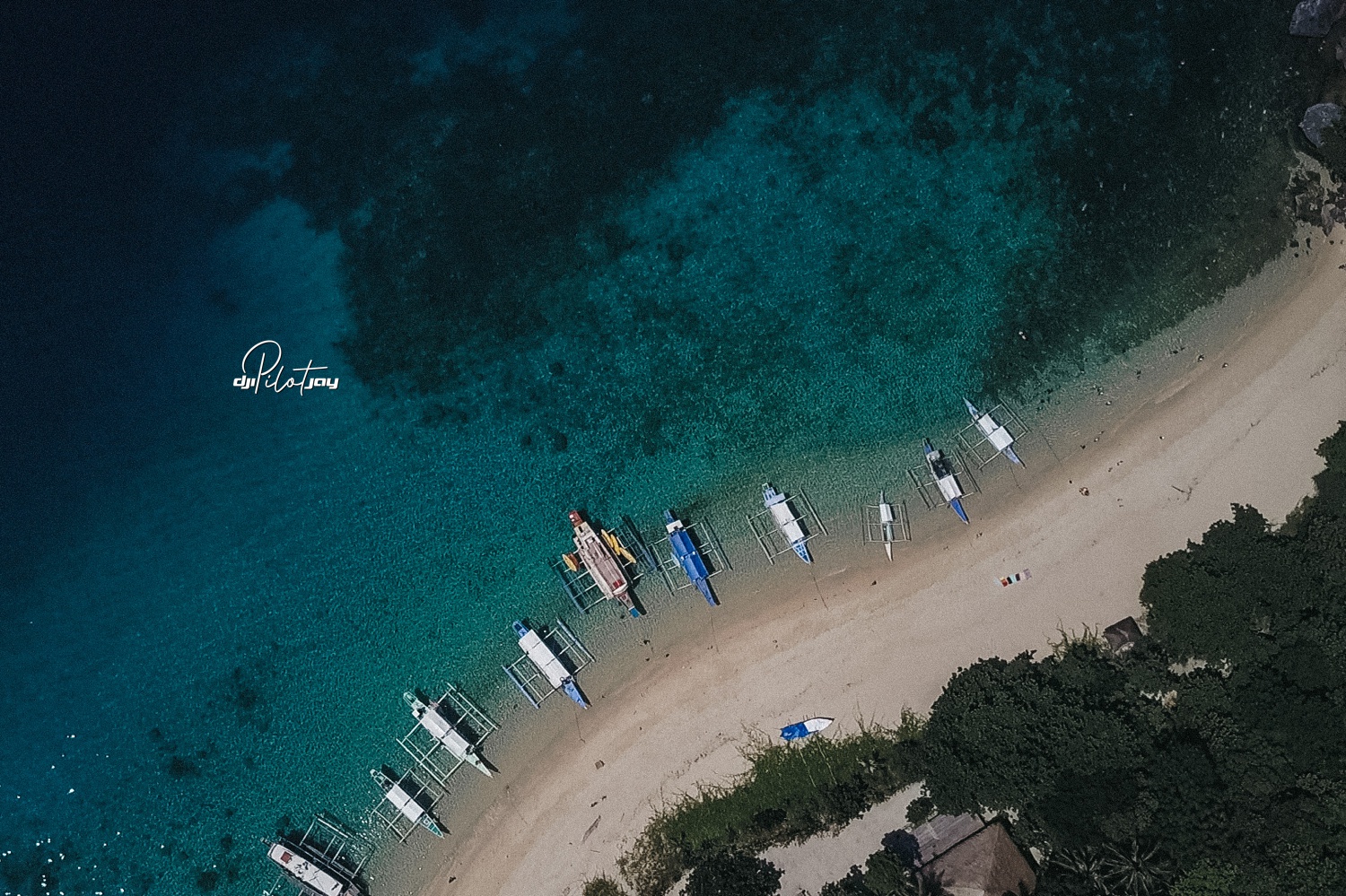 Fresh screen aerial screen grabs of El Nido Palawan by freelance drone operator in the Philippines